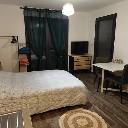 A La Campagne, 5 Minutes De L'autoroute 펜션 *