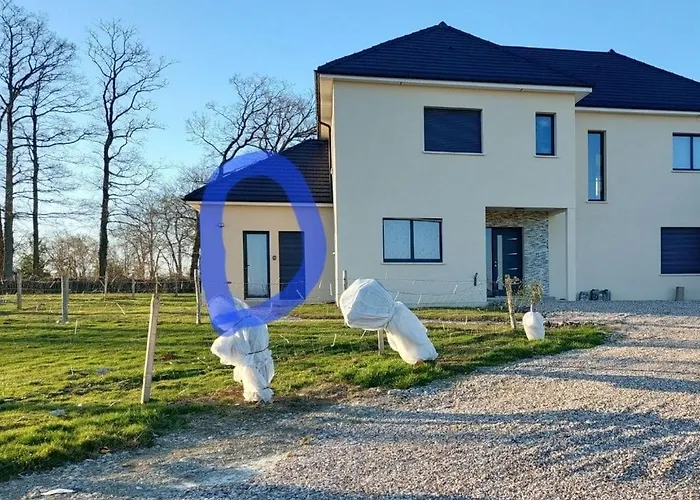 à La Campagne, 5 Minutes De L'autoroute Hébergement de vacances Vieux-Manoir