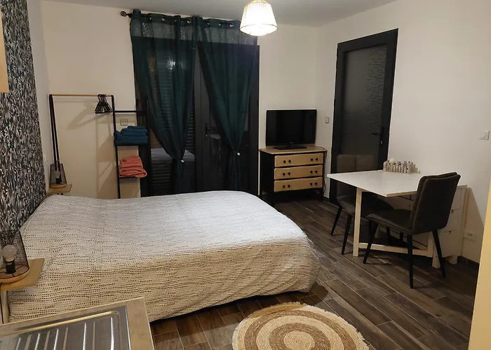 à La Campagne, 5 Minutes De L'autoroute Hébergement de vacances *