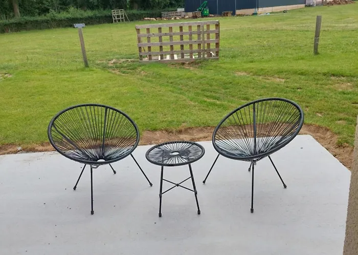 à La Campagne, 5 Minutes De L'autoroute Hébergement de vacances *